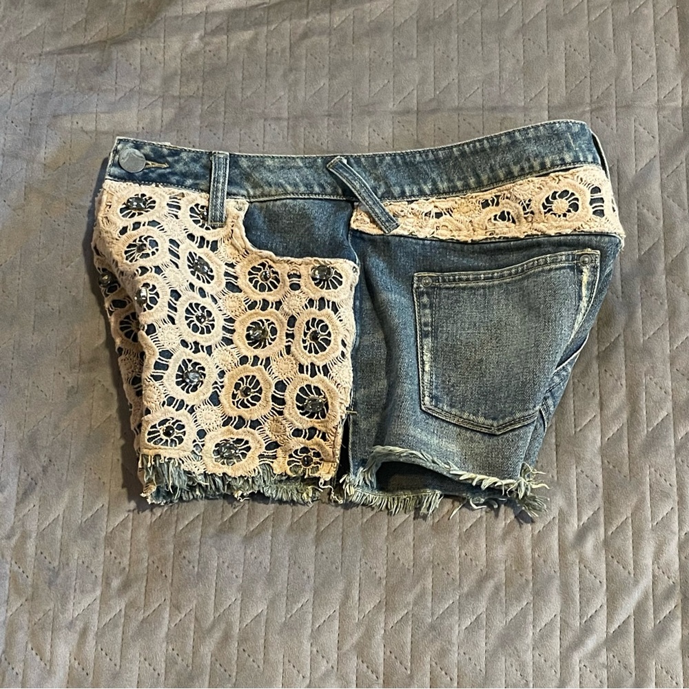 Free people denim lace front shorts women’s size 26‎ NWOT